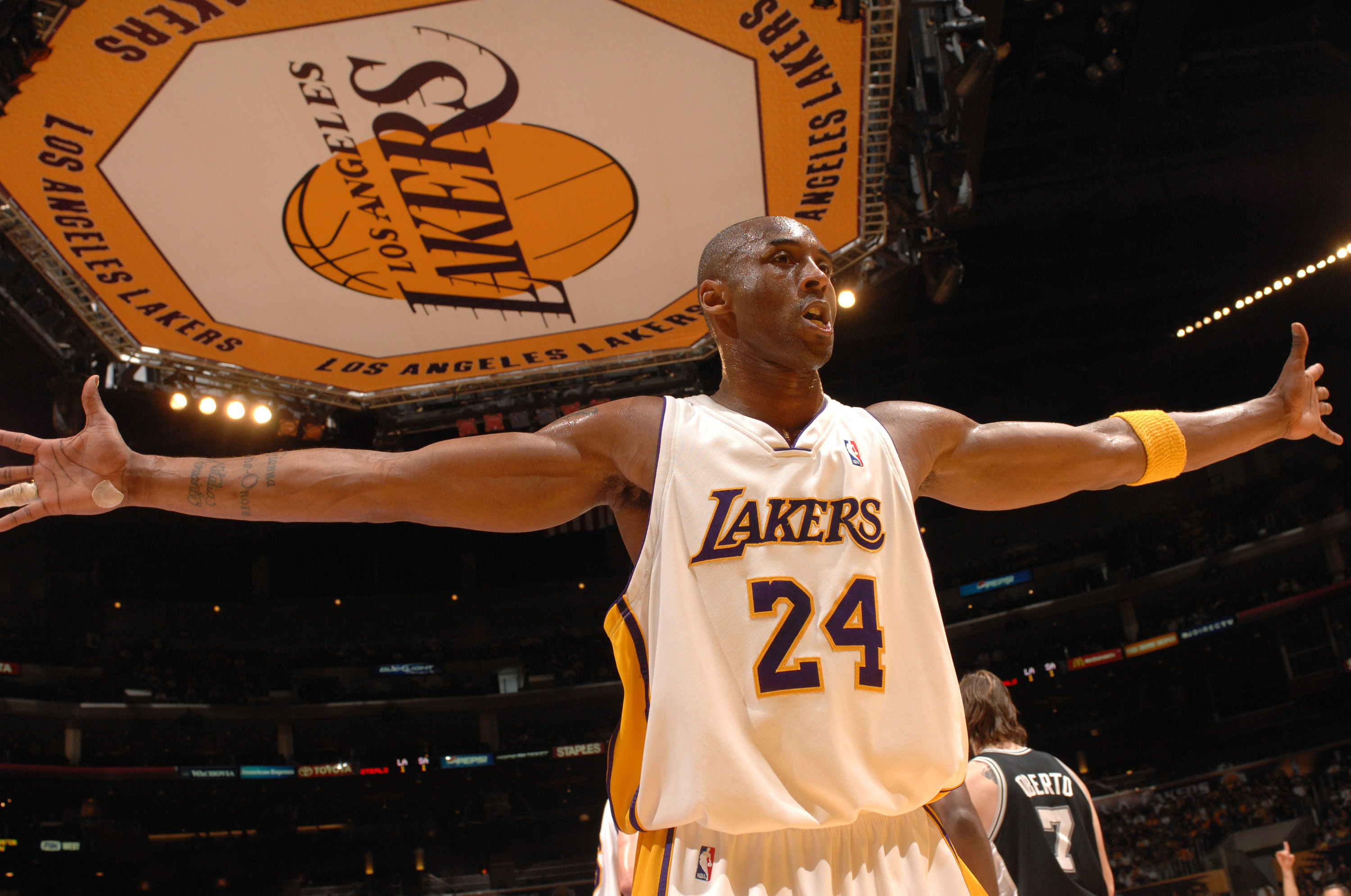 表了赛事中 表了赛事中